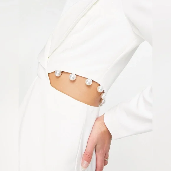 NWT $180 Lavish Alice cut-out detail blazer dress with pearl trim in white ⚪️